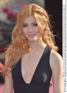 Katherine McNamara bei der Premiere von Alice Through the Looking Glass Alice im Wunderland: Hinter den Spiegeln im El Capitan Theatre, Hollywood. Los Angeles, 24.05.2016 Foto:xD.xStarbuckx xFuturexImage