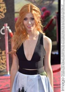 Katherine McNamara bei der Premiere von Alice Through the Looking Glass Alice im Wunderland: Hinter den Spiegeln im El Capitan Theatre, Hollywood. Los Angeles, 24.05.2016 Foto:xD.xStarbuckx xFuturexImage