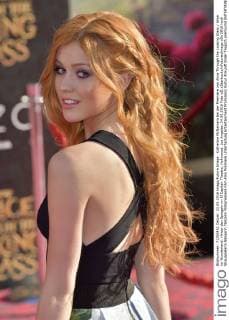 Katherine McNamara bei der Premiere von Alice Through the Looking Glass Alice im Wunderland: Hinter den Spiegeln im El Capitan Theatre, Hollywood. Los Angeles, 24.05.2016 Foto:xD.xStarbuckx xFuturexImage