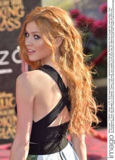 Katherine McNamara bei der Premiere von Alice Through the Looking Glass Alice im Wunderland: Hinter den Spiegeln im El Capitan Theatre, Hollywood. Los Angeles, 24.05.2016 Foto:xD.xStarbuckx xFuturexImage