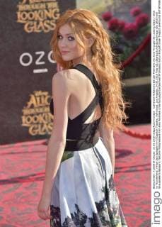 Katherine McNamara bei der Premiere von Alice Through the Looking Glass Alice im Wunderland: Hinter den Spiegeln im El Capitan Theatre, Hollywood. Los Angeles, 24.05.2016 Foto:xD.xStarbuckx xFuturexImage