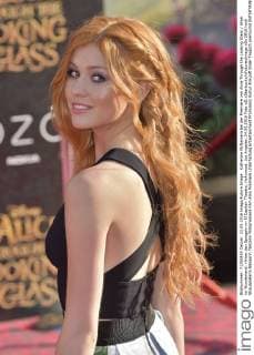 Katherine McNamara bei der Premiere von Alice Through the Looking Glass Alice im Wunderland: Hinter den Spiegeln im El Capitan Theatre, Hollywood. Los Angeles, 24.05.2016 Foto:xD.xStarbuckx xFuturexImage