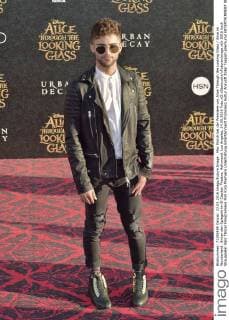 Max Ehrich bei der Premiere von Alice Through the Looking Glass Alice im Wunderland: Hinter den Spiegeln im El Capitan Theatre, Hollywood. Los Angeles, 24.05.2016 Foto:xD.xStarbuckx xFuturexImage