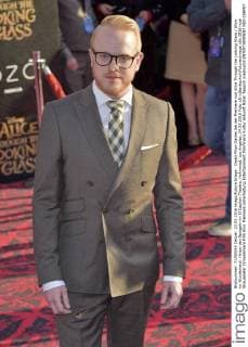Owain Rhys Davies bei der Premiere von Alice Through the Looking Glass Alice im Wunderland: Hinter den Spiegeln im El Capitan Theatre, Hollywood. Los Angeles, 24.05.2016 Foto:xD.xStarbuckx xFuturexImage