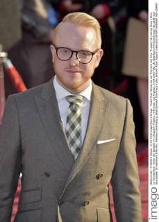 Owain Rhys Davies bei der Premiere von Alice Through the Looking Glass Alice im Wunderland: Hinter den Spiegeln im El Capitan Theatre, Hollywood. Los Angeles, 24.05.2016 Foto:xD.xStarbuckx xFuturexImage