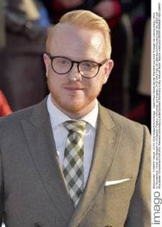 Owain Rhys Davies bei der Premiere von Alice Through the Looking Glass Alice im Wunderland: Hinter den Spiegeln im El Capitan Theatre, Hollywood. Los Angeles, 24.05.2016 Foto:xD.xStarbuckx xFuturexImage