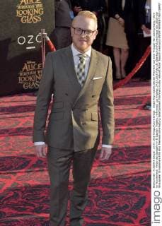 Owain Rhys Davies bei der Premiere von Alice Through the Looking Glass Alice im Wunderland: Hinter den Spiegeln im El Capitan Theatre, Hollywood. Los Angeles, 24.05.2016 Foto:xD.xStarbuckx xFuturexImage