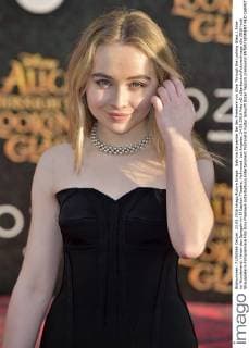 Sabrina Carpenter bei der Premiere von Alice Through the Looking Glass Alice im Wunderland: Hinter den Spiegeln im El Capitan Theatre, Hollywood. Los Angeles, 24.05.2016 Foto:xD.xStarbuckx xFuturexImage