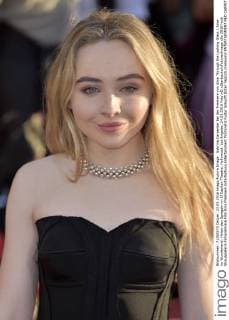 Sabrina Carpenter bei der Premiere von Alice Through the Looking Glass Alice im Wunderland: Hinter den Spiegeln im El Capitan Theatre, Hollywood. Los Angeles, 24.05.2016 Foto:xD.xStarbuckx xFuturexImage