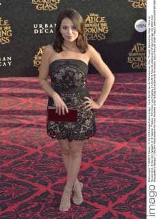 Janel Parrish bei der Premiere von Alice Through the Looking Glass Alice im Wunderland: Hinter den Spiegeln im El Capitan Theatre, Hollywood. Los Angeles, 24.05.2016 Foto:xD.xStarbuckx xFuturexImage