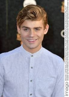 Garrett Clayton bei der Premiere von Alice Through the Looking Glass Alice im Wunderland: Hinter den Spiegeln im El Capitan Theatre, Hollywood. Los Angeles, 24.05.2016 Foto:xD.xStarbuckx xFuturexImage