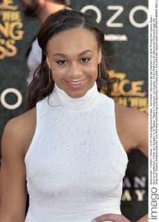 Nia Frazier Nia Sioux bei der Premiere von Alice Through the Looking Glass Alice im Wunderland: Hinter den Spiegeln im El Capitan Theatre, Hollywood. Los Angeles, 24.05.2016 Foto:xD.xStarbuckx xFuturexImage