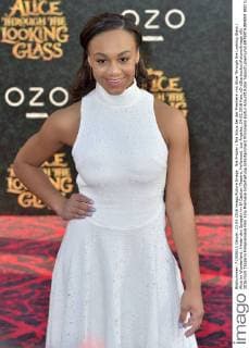 Nia Frazier Nia Sioux bei der Premiere von Alice Through the Looking Glass Alice im Wunderland: Hinter den Spiegeln im El Capitan Theatre, Hollywood. Los Angeles, 24.05.2016 Foto:xD.xStarbuckx xFuturexImage