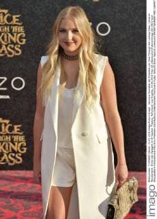 Veronica Dunnebei der Premiere von Alice Through the Looking Glass Alice im Wunderland: Hinter den Spiegeln im El Capitan Theatre, Hollywood. Los Angeles, 24.05.2016 Foto:xD.xStarbuckx xFuturexImage