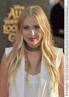 Veronica Dunnebei der Premiere von Alice Through the Looking Glass Alice im Wunderland: Hinter den Spiegeln im El Capitan Theatre, Hollywood. Los Angeles, 24.05.2016 Foto:xD.xStarbuckx xFuturexImage