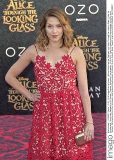 Allison Holker bei der Premiere von Alice Through the Looking Glass Alice im Wunderland: Hinter den Spiegeln im El Capitan Theatre, Hollywood. Los Angeles, 24.05.2016 Foto:xD.xStarbuckx xFuturexImage