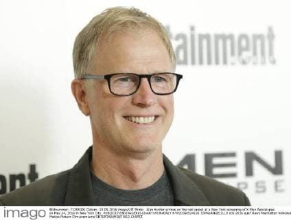 Alan Hunter arrives on the red carpet at a New York screening of X-Men Apocalypse on May 24, 2016 in New York City.  NYP20160524126 JOHNxANGELILLO