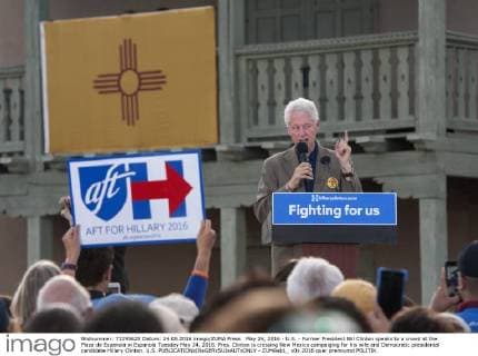 May 24, 2016 - U.S. - Former President Bill Clinton speaks to a crowd at the Plaza de Espanola in Espanola Tuesday May 24, 2016. Pres. Clinton is crossing New Mexico campaiging for his wife and Democratic presidental candidate Hillary Clinton. U.S. - ZUMAab1_