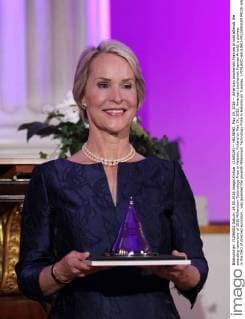 (160524) -- HELSINKI, May 24, 2016 -- American biochemist Frances Arnold attends the awarding ceremony of 2016 Millennium Technology Prize in Helsinki, Finland on May 24, 2016. American biochemist Frances Arnold, a pioneer in the field of directed evolution , was awarded the seventh Millennium Technology Prize in Helsinki on Tuesday. ) FINLAND-HELSINKI-MILLENNIUM PRIZE-AWARD ZhangxXuan 
