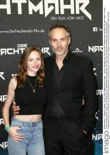Carolyn Genzkow und Akiz bei der Premiere des Kinofilms Der Nachtmahr im Kino in der Kulturbrauerei. Berlin, 24.05.2016 Foto:xT.xBartillax xFuturexImage