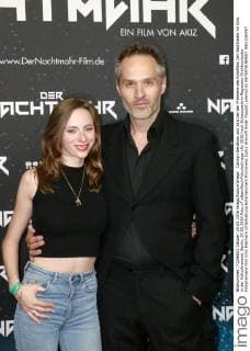 Carolyn Genzkow und Akiz bei der Premiere des Kinofilms Der Nachtmahr im Kino in der Kulturbrauerei. Berlin, 24.05.2016 Foto:xT.xBartillax xFuturexImage