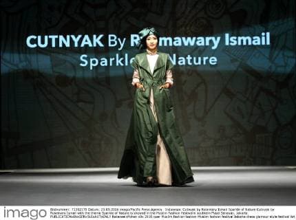 Indonesia: Cutnyak by Rosemary Ismail Sparkle of Nature Cutnyak by Rosemary Ismail with the theme Sparkle of Nature is showed in the Muslim Fashion Festivalin southern Plaza Senayan, Jakarta.  NatanaelxPohan