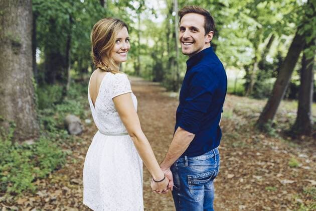 Portrait of happy couple in love in nature model released Symbolfoto  GIOF000964