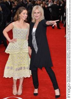 Filmpremiere Me Before You in London English actresses Emilia Clarke and Joanna Lumley attending the European film premiere Me Before You at The Curzon, Mayfair in London. MAY 25th 2016  JWNx161562