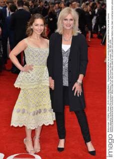 Filmpremiere Me Before You in London English actresses Emilia Clarke and Joanna Lumley attending the European film premiere Me Before You at The Curzon, Mayfair in London. MAY 25th 2016  JWNx161562