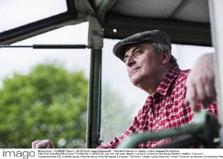 Portrait of farmer on tractor model released Symbolfoto  UUF007332