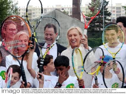 US ambassador to France Jane Hartley (2L) and tennis stars Franco-US national Marie Pierce (L) and Czech-born US national Martina Navratilova (R) pose with children from Aubervilliers, a suburb north of Paris, on 26 May 2016 as they inaugurate new tennis courts. Hartley initiated this project in a bid to bring tennis to the banlieue as a vehicle for peace and development.  PAR20160526102 MAYAxVIDON-WHITE