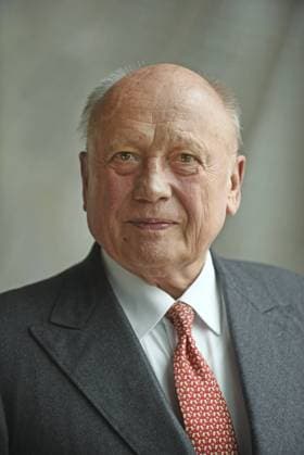 Deutschland, Frankfurt, 25.05.2016 Friedrich von Metzler, Vorstandsmitglied des Bankhauses B.Metzler seel. Sohn & Co. Holding AG, waehrend der Pressekonferenz Germany, Frankfurt, 25.5.2016 Friedrich von Metzler, board member of the bank B.Metzler seel. Sohn & Co. Holding AG, during the press conference Jahrespressekonferenz des Bankhauses Metzler
