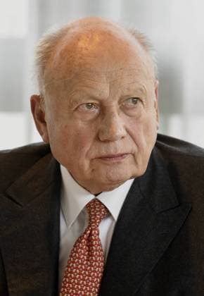 Deutschland, Frankfurt, 25.05.2016 Friedrich von Metzler, Vorstandsmitglied des Bankhauses B.Metzler seel. Sohn & Co. Holding AG, waehrend der Pressekonferenz Germany, Frankfurt, 25.5.2016 Friedrich von Metzler, board member of the bank B.Metzler seel. Sohn & Co. Holding AG, during the press conference Jahrespressekonferenz des Bankhauses Metzler