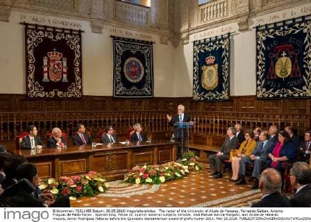 The rector of the University of Alcala de Henares, Fernando Galban, Antonio Fraguas de Pablo Forjes , Spanish king, Felipe VI, spanish external subjects minister, José Manuel García-Margallo, and Alcala de Henares mayors, Javier Rodríguez Palacios before the Quevedos iberoamerican award of grafic humor 2014. May 26,2016.  (2016260527)