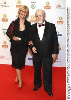Lennart Axelsson mit Ehefrau Ursel bei der Verleihung des Musikpreises Echo Jazz 2016 auf Kampnagel. Hamburg, Foto:xgbrcix xFuturexImage