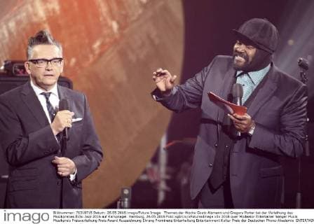 Themen der Woche Goetz Alsmann und Gregory Porter bei der Verleihung des Musikpreises Echo Jazz 2016 auf Kampnagel. Hamburg, 26.05.2016 Foto:xgbrcix xFuturexImage