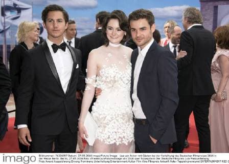 Lea van Acken mit Gästen bei der Verleihung des Deutschen Filmpreises 2016 in der Messe Berlin. Berlin, 27.05.2016 Foto:xFredericx xFuturexImage