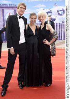 Nina Eichinger mit Freund Fritz Meinikat und Katja Eichinger bei der Verleihung des Deutschen Filmpreises 2016 in der Messe Berlin. Berlin, 27.05.2016 Foto:xFredericx xFuturexImage