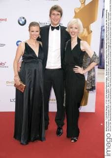 Nina Eichinger mit Freund Fritz Meinikat und Katja Eichinger bei der Verleihung des Deutschen Filmpreises 2016 in der Messe Berlin. Berlin, 27.05.2016 Foto:xFredericx xFuturexImage