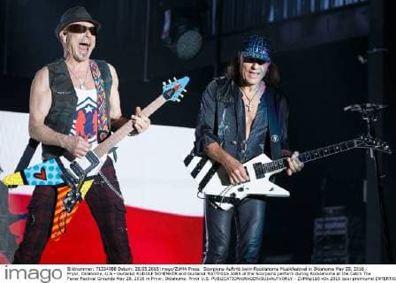 Scorpions-Auftritt beim Rocklahoma Musikfestival in Oklahoma May 28, 2016 - Pryor, Oklahoma, U.S - Guitarist RUDOLF SCHENKER and Guitarist MATTHIAS JABS of the Scorpions perform during Rocklahoma at the Catch The Fever Festival Grounds May 28, 2016 in Pryor, Oklahoma. Pryor U.S. - ZUMAp116