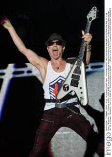Scorpions-Auftritt beim Rocklahoma Musikfestival in Oklahoma May 28, 2016 - Pryor, Oklahoma, U.S - Guitarist RUDOLF SCHENKER of the Scorpions performs during Rocklahoma at the Catch The Fever Festival Grounds May 28, 2016 in Pryor, Oklahoma. Pryor U.S. - ZUMAp116