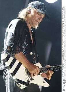 Scorpions-Auftritt beim Rocklahoma Musikfestival in Oklahoma May 28, 2016 - Pryor, Oklahoma, U.S - Guitarist MATTHIAS JABS of the Scorpions performs during Rocklahoma at the Catch The Fever Festival Grounds May 28, 2016 in Pryor, Oklahoma. Pryor U.S. - ZUMAp116