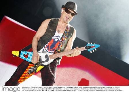 Scorpions-Auftritt beim Rocklahoma Musikfestival in Oklahoma May 28, 2016 - Pryor, Oklahoma, U.S - Guitarist RUDOLF SCHENKER of the Scorpions performs during Rocklahoma at the Catch The Fever Festival Grounds May 28, 2016 in Pryor, Oklahoma. Pryor U.S. - ZUMAp116