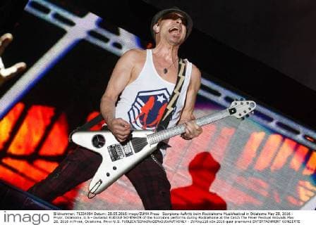 Scorpions-Auftritt beim Rocklahoma Musikfestival in Oklahoma May 28, 2016 - Pryor, Oklahoma, U.S - Guitarist RUDOLF SCHENKER of the Scorpions performs during Rocklahoma at the Catch The Fever Festival Grounds May 28, 2016 in Pryor, Oklahoma. Pryor U.S. - ZUMAp116