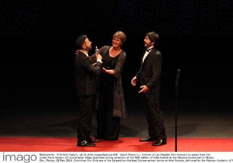 David Pablos (L), director of Las Elegidas film receives an award from the writer Maria Novaro (C) and director Diego Quemada during ceremony of the 58th edition of Ariel Awards at the National Auditorium in Mexico City, Mexico, 28 May 2016. Colombian film Embrace of the Serpent ton the best Iberoamerican movie on Ariel Awards, delivered by the Mexican Academy of Motion Picture Arts and Sciences. EFE MARIO GUZMAN EMBRACE OF THE SERPENT BEST IBEROAMERICAN FILM ON PREMIOS ARIEL !ACHTUNG: NUR REDAKTIONELLE NUTZUNG!  EPA 20160529-636001025535047252