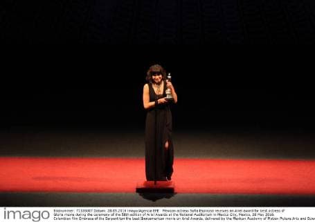 Mexican actress Sofia Espinosa receives an Ariel award for best actress of Gloria movie during the ceremony of the 58th edition of Ariel Awards at the National Auditorium in Mexico City, Mexico, 28 May 2016. Colombian film Embrace of the Serpent ton the best Iberoamerican movie on Ariel Awards, delivered by the Mexican Academy of Motion Picture Arts and Sciences. EFE MARIO GUZMAN EMBRACE OF THE SERPENT BEST IBEROAMERICAN FILM ON PREMIOS ARIEL !ACHTUNG: NUR REDAKTIONELLE NUTZUNG!  EPA 20160529-636001048618360519