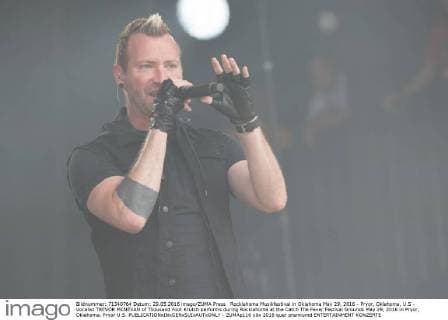 Rocklahoma Musikfestival in Oklahoma May 29, 2016 - Pryor, Oklahoma, U.S - Vocalist TREVOR MCNEVAN of Thousand Foot Krutch performs during Rocklahoma at the Catch The Fever Festival Grounds May 29, 2016 in Pryor, Oklahoma. Pryor U.S. - ZUMAp116