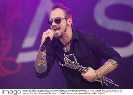 Rocklahoma Musikfestival in Oklahoma May 29, 2016 - Pryor, Oklahoma, U.S - Vocalist and guitarist ADAM GONTIER performs during Rocklahoma at the Catch The Fever Festival Grounds May 29, 2016 in Pryor, Oklahoma. Pryor U.S. - ZUMAp116