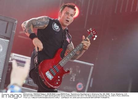 Rocklahoma Musikfestival in Oklahoma May 29, 2016 - Pryor, Oklahoma, U.S - Bassist COREY LOWERYÃ‚ of Saint Asonia performs during Rocklahoma at the Catch The Fever Festival Grounds May 29, 2016 in Pryor, Oklahoma. Pryor U.S. - ZUMAp116