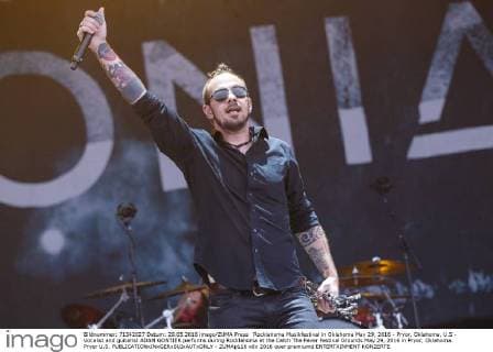 Rocklahoma Musikfestival in Oklahoma May 29, 2016 - Pryor, Oklahoma, U.S - Vocalist and guitarist ADAM GONTIER performs during Rocklahoma at the Catch The Fever Festival Grounds May 29, 2016 in Pryor, Oklahoma. Pryor U.S. - ZUMAp116